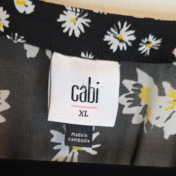 Chic Black and White Floral Long Sleeve Dress - Picture 2 of 7